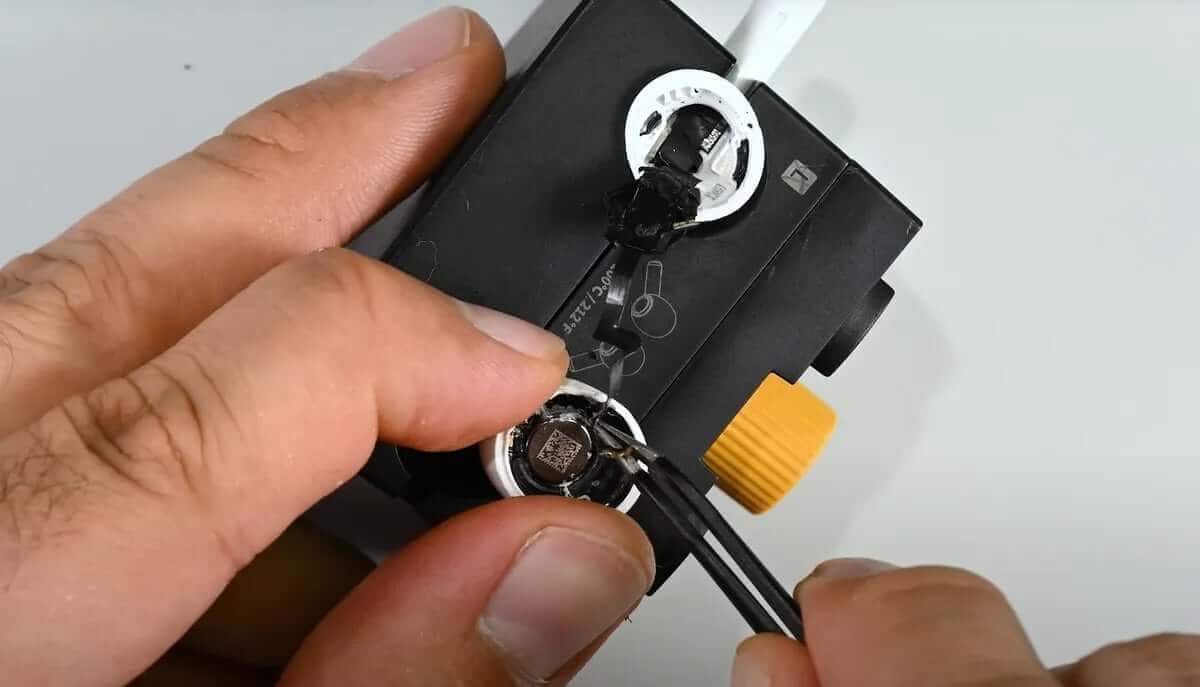 AirPods Pro 3 repairability issues