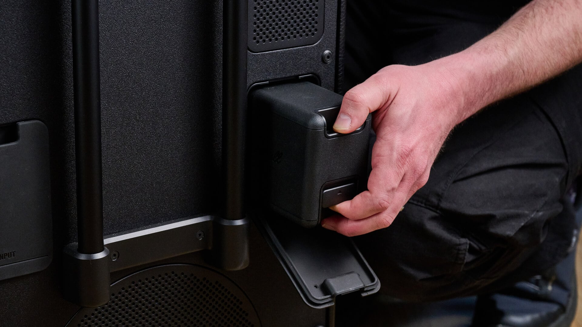 Long-lasting battery with quick charge and power bank functionality