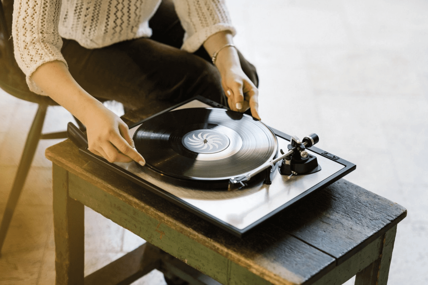 REKKORD M500 Turntable - sleek minimalist design perfect for any listening space