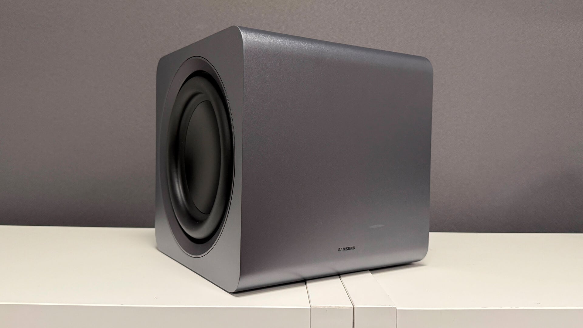 Immersive cinematic soundstage with the HW-Q990H.