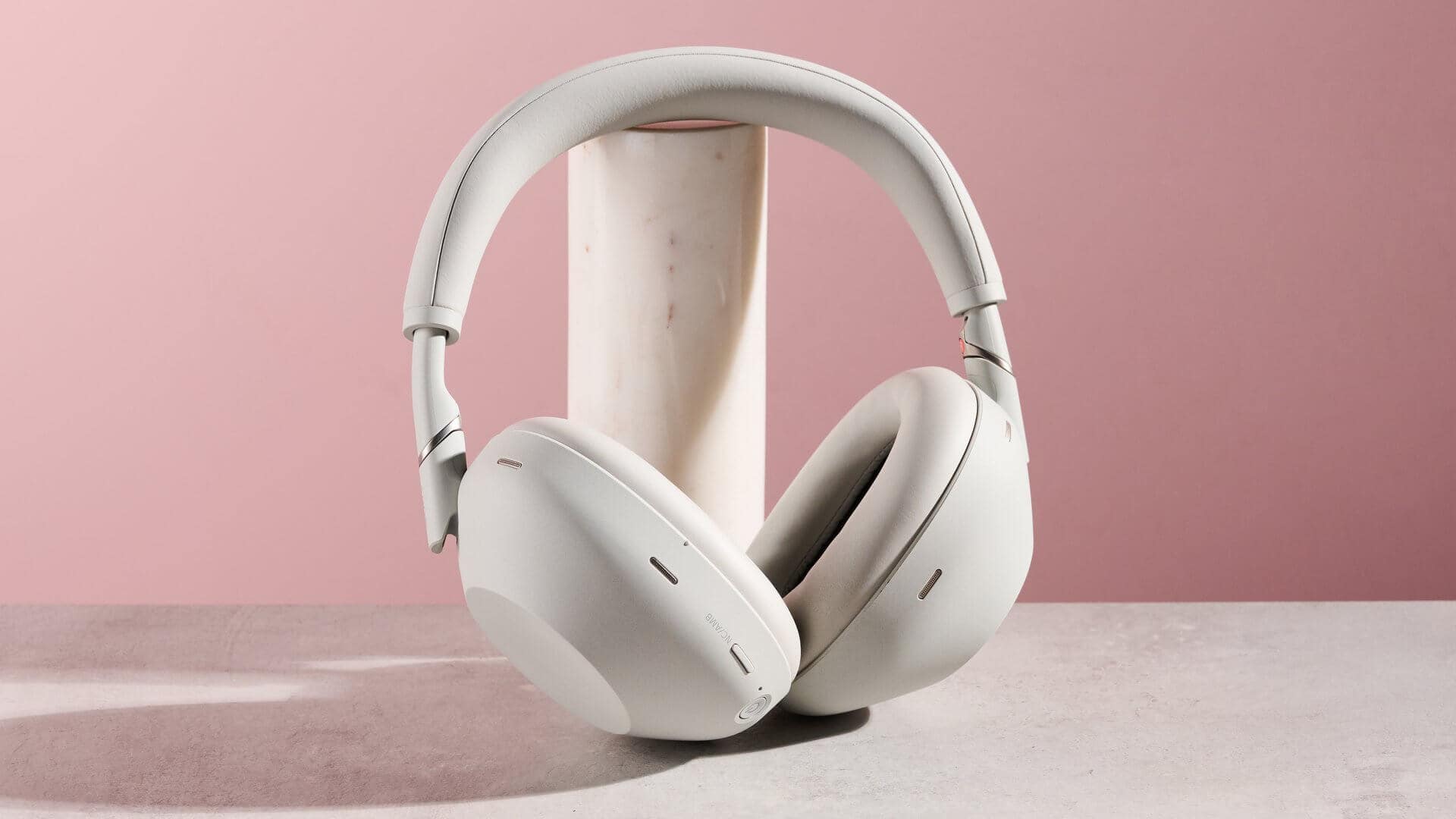 Best Travel Headphones 2025: Perfect Picks for Long Journeys