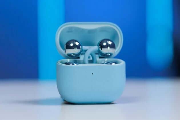 Huawei FreeClip 2 compact charging case