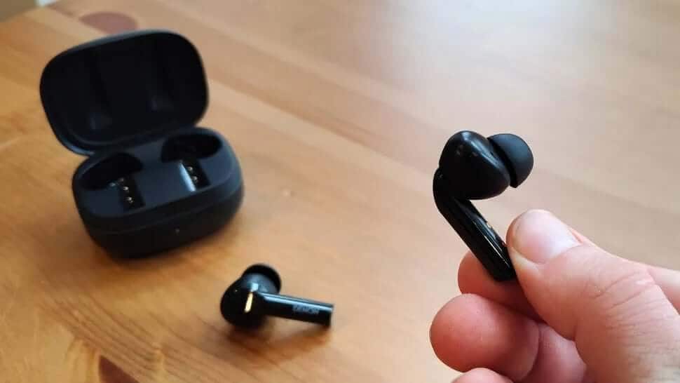 Denon AH-C840NCW compact buds with effective noise cancellation