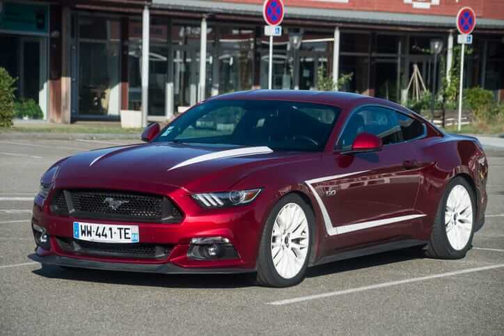 Classic American Muscle vs. Modern Muscle Cars: A Tale of Two Titans