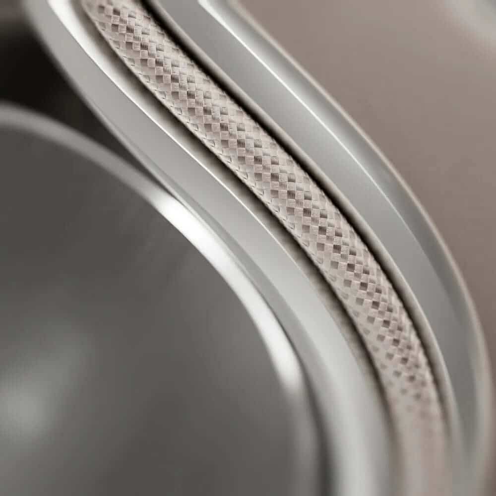 Premium Nappa leather and aluminum components