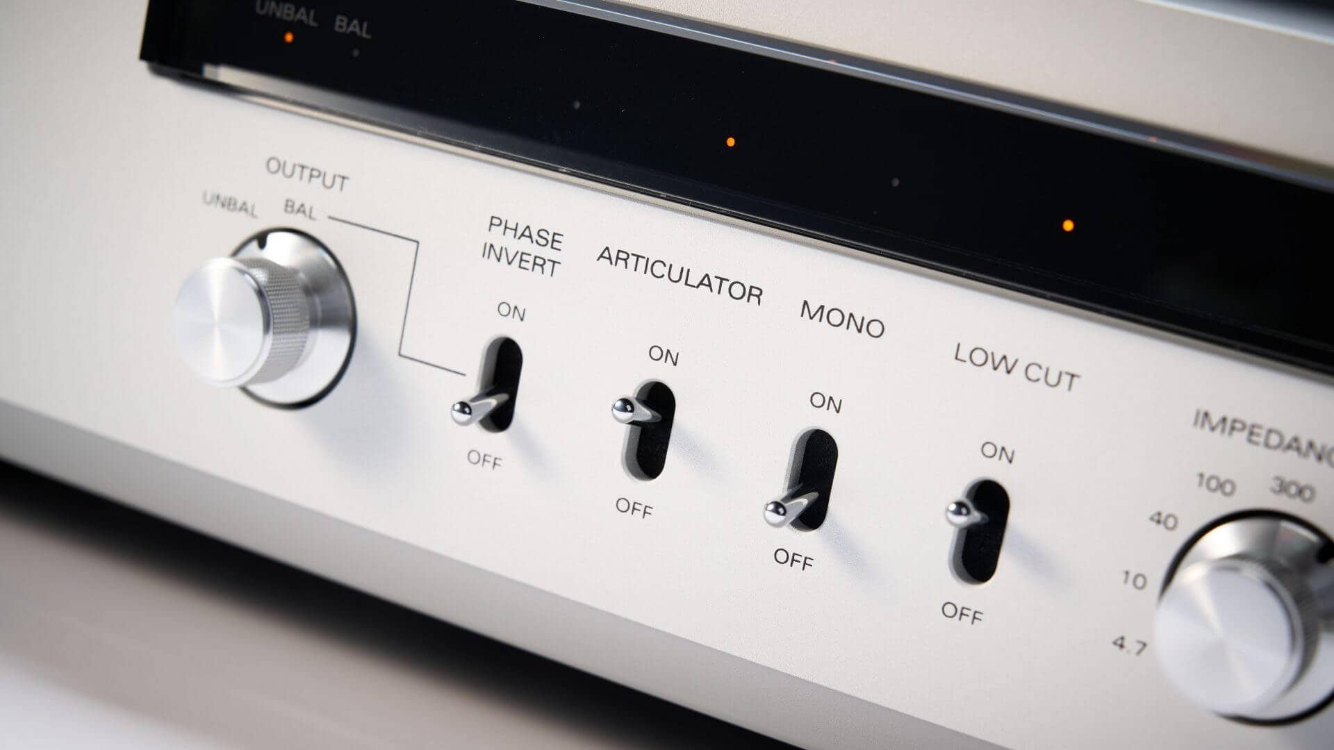 Luxman E-07 front panel controls