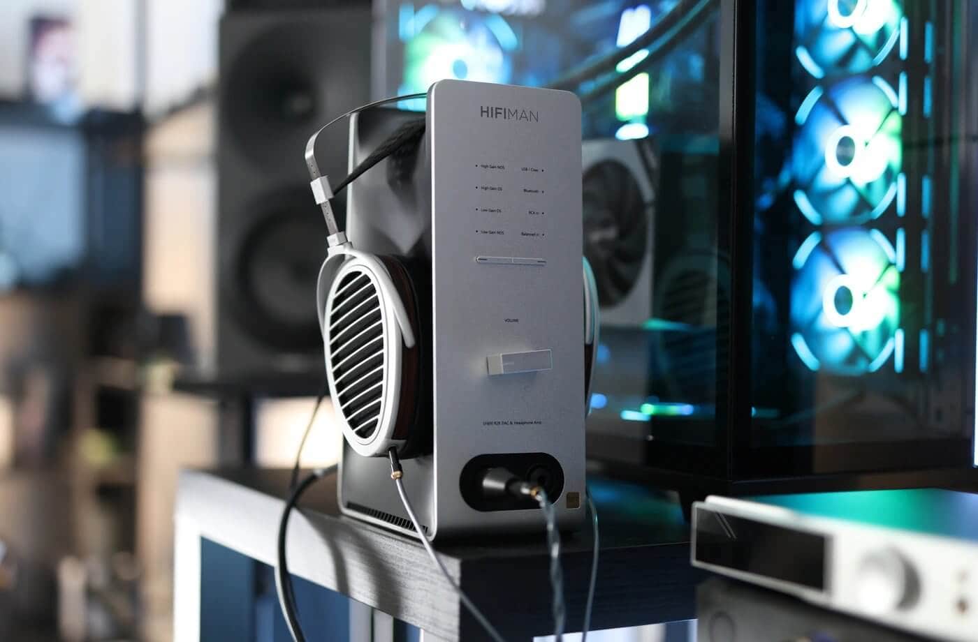 HIFIMAN EF600 headphone outputs