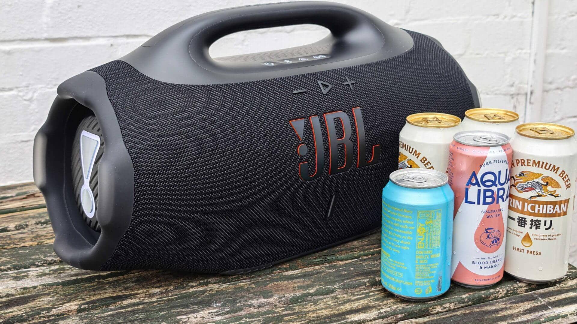 Solid and stylish, JBL Boombox 4 fits both home and outdoor vibes.
