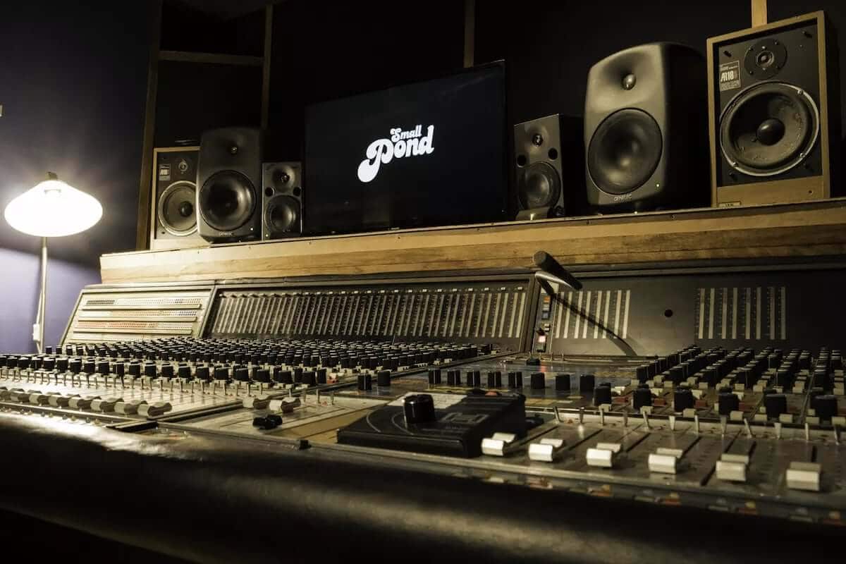 Pros and Cons: Monitoring Options for Mixing