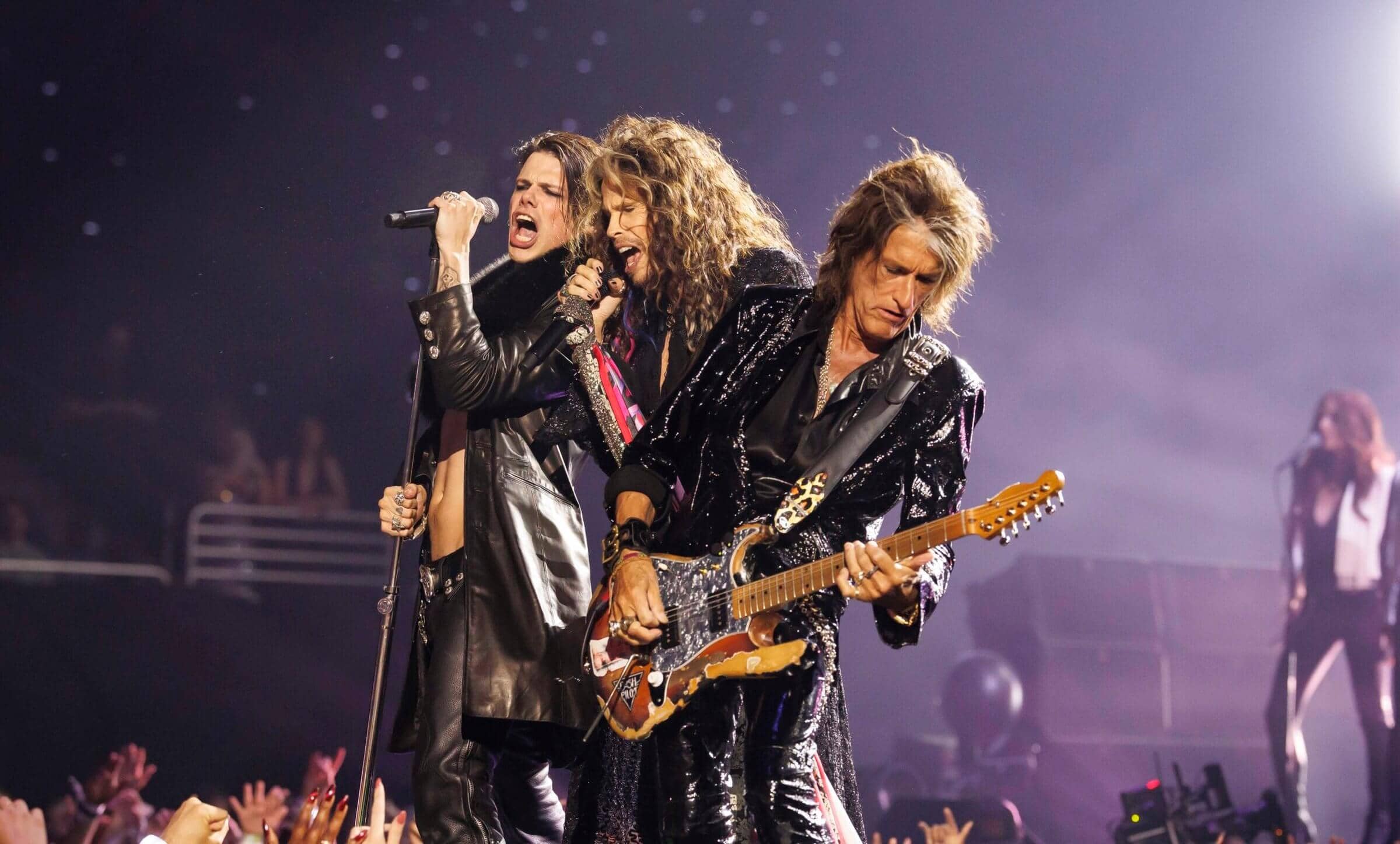 YUNGBLUD and Aerosmith at 2025 VMAs