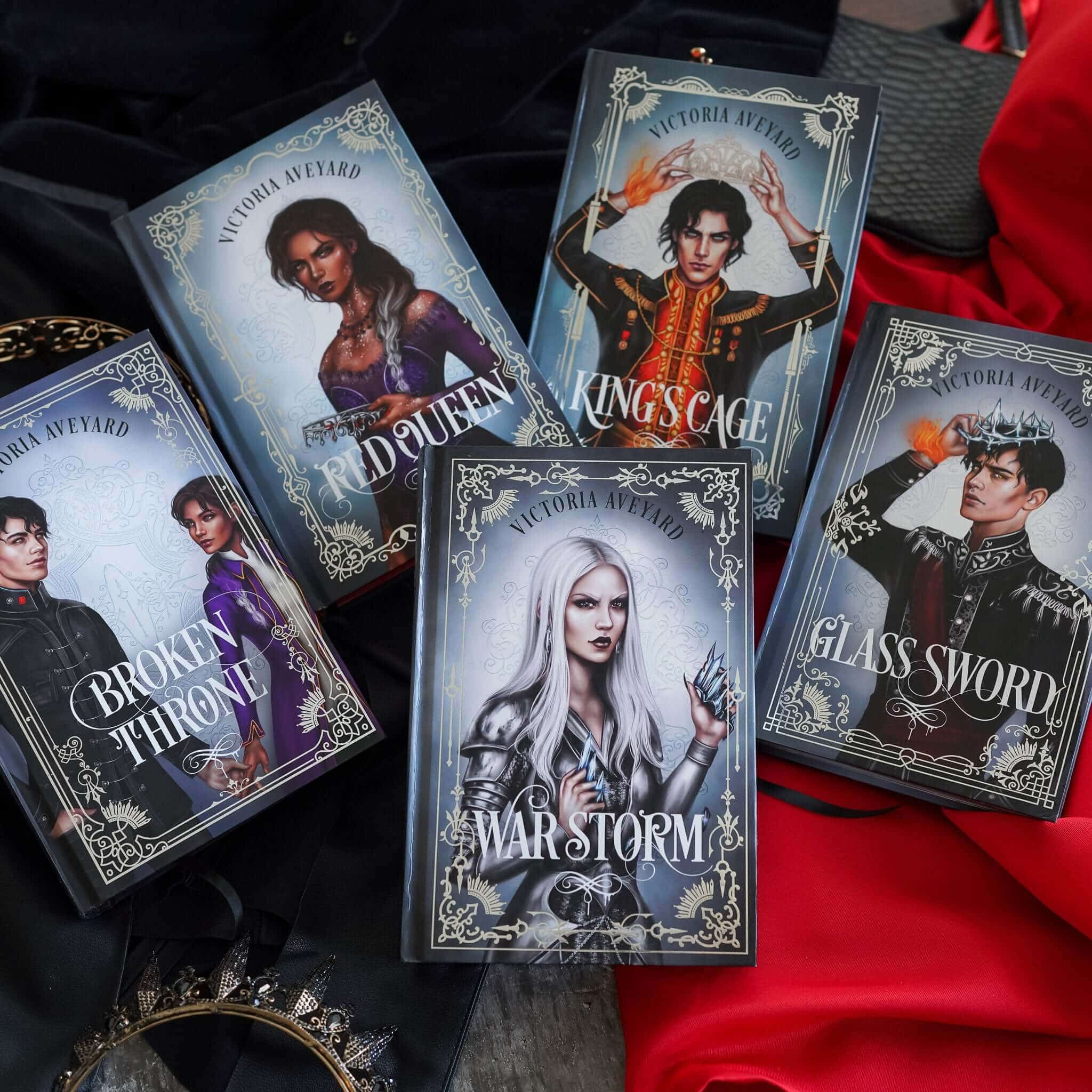 Red Queen Special Edition Box Set by Victoria Aveyard featuring moments and characters from the series.
