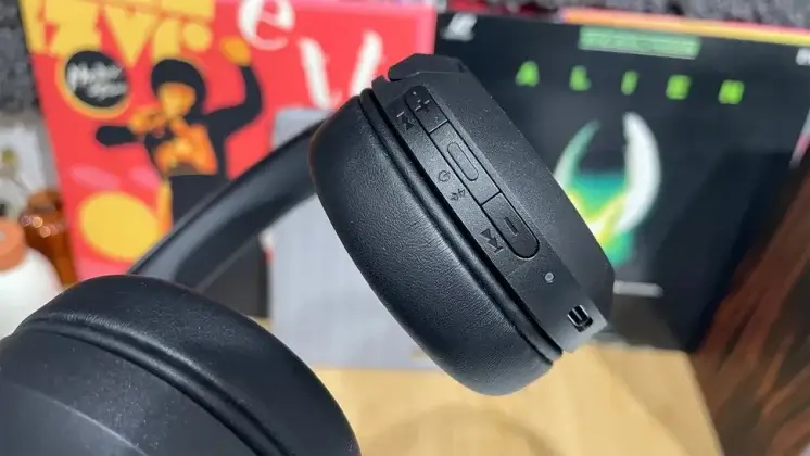 Sony WH-CH520 Side