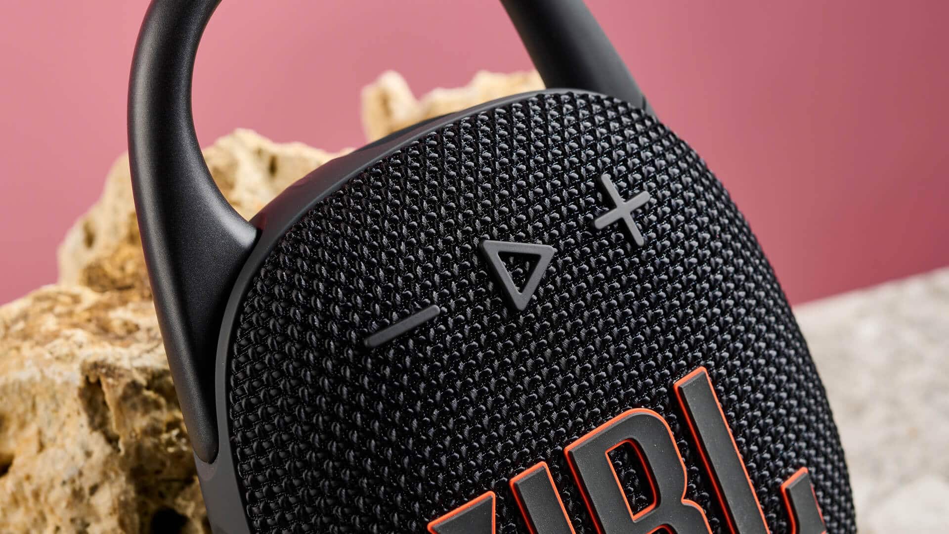 Front buttons on JBL Clip 5