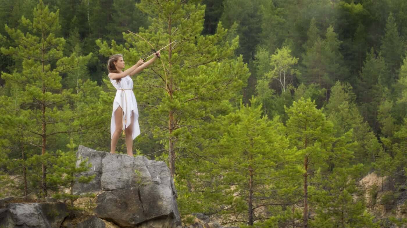GODDESS SERIES: THE STORY OF ARTEMIS