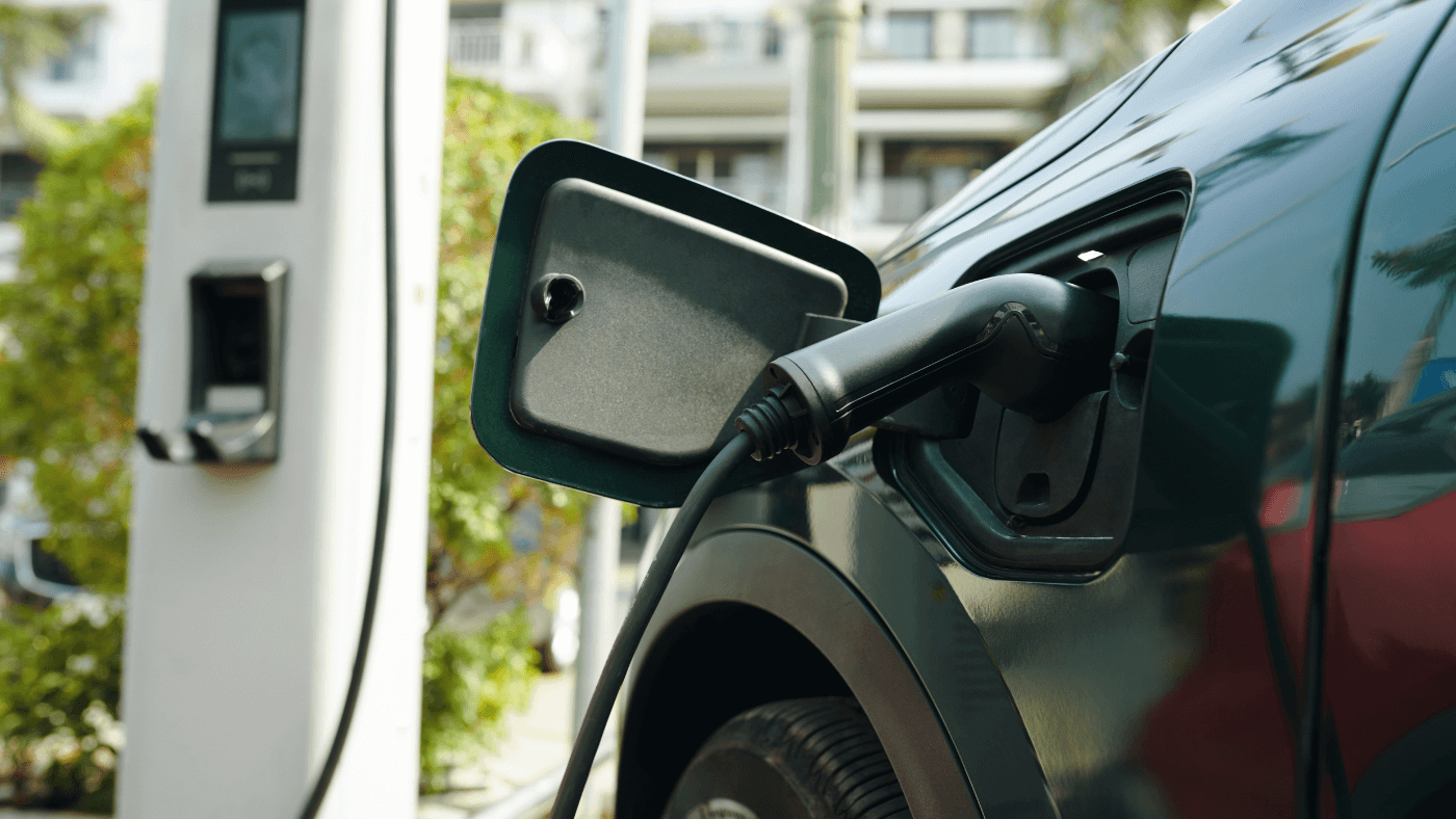 Voiture électrique en France en 2026 : coûts, aides, entretien et avantages réels