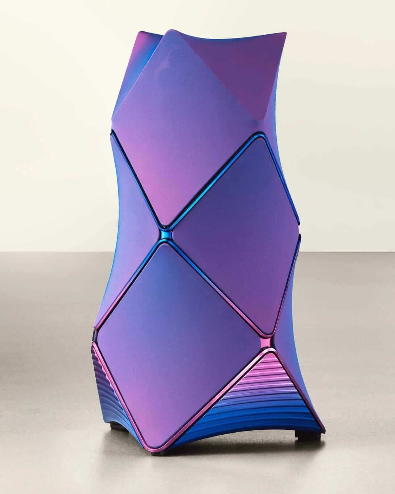 Close look at the gradient anodized surface