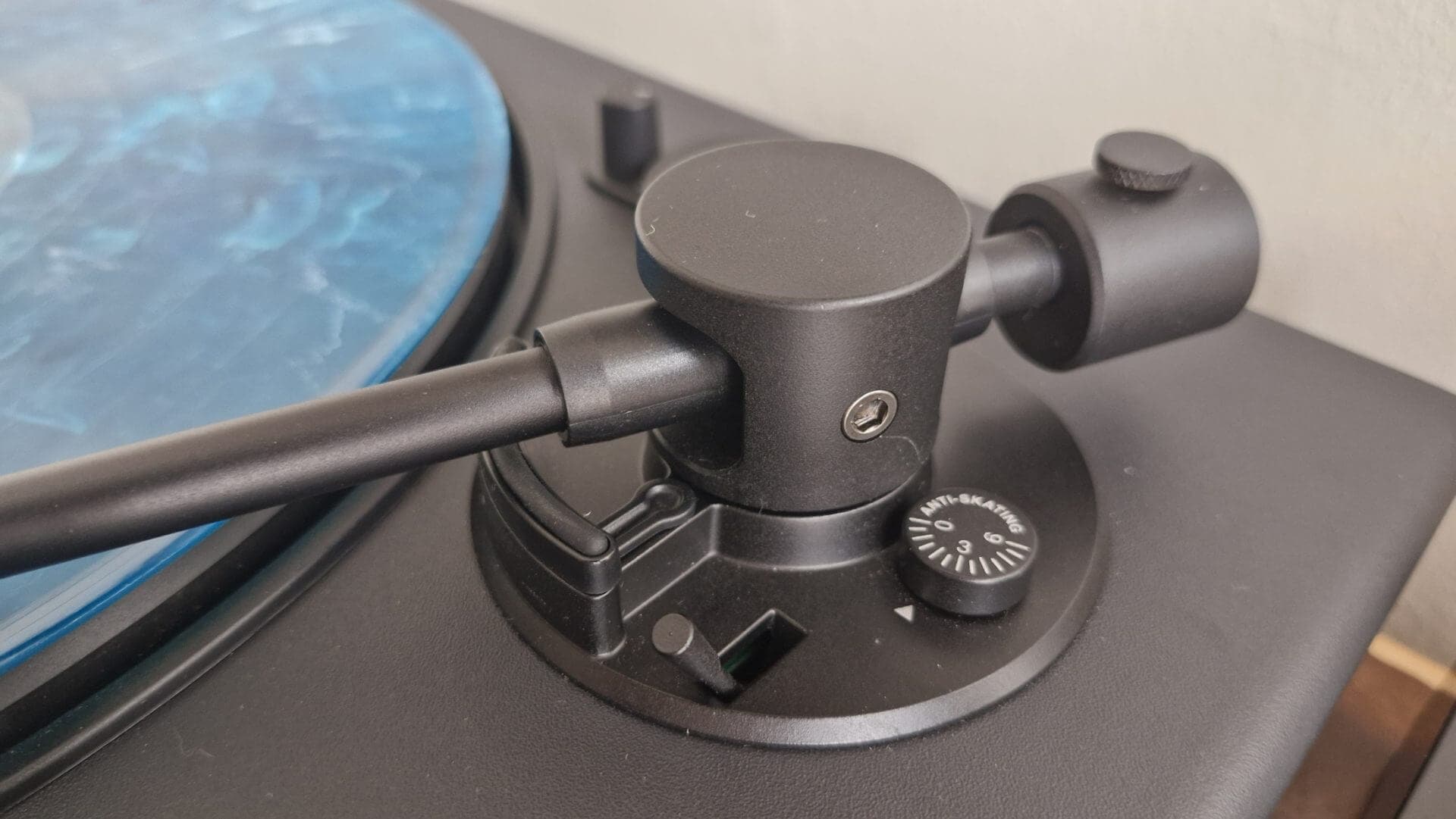 Victrola Hi-Res Onyx close-up