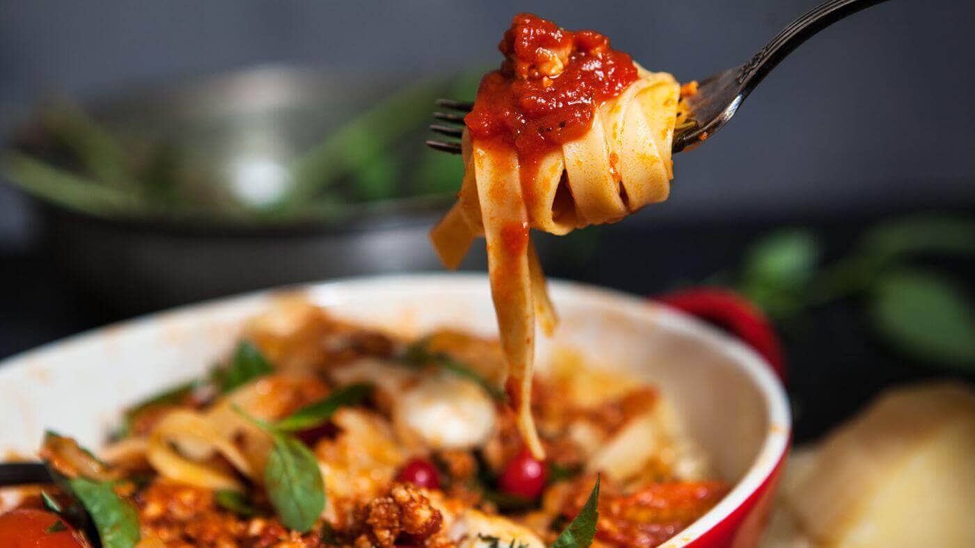 Can Parrots Eat Pasta with Sauce?