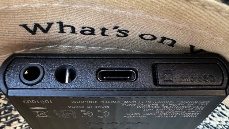 Sony NW-A306 ports