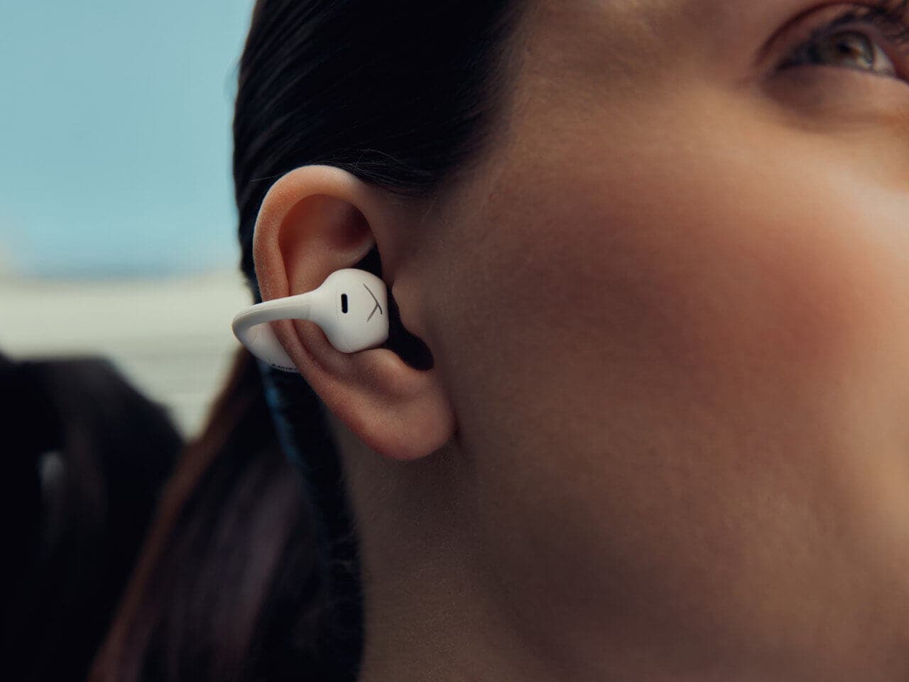 AMIRON ZERO charging case and earbuds