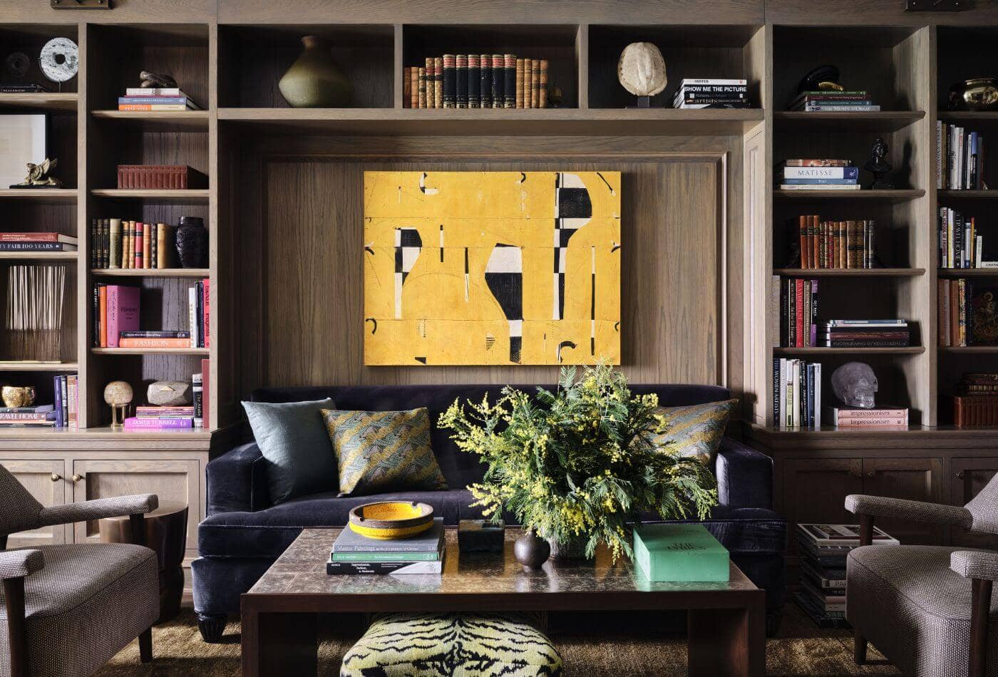 Enfolding Dark Academia Design Style: Retro Style Interior