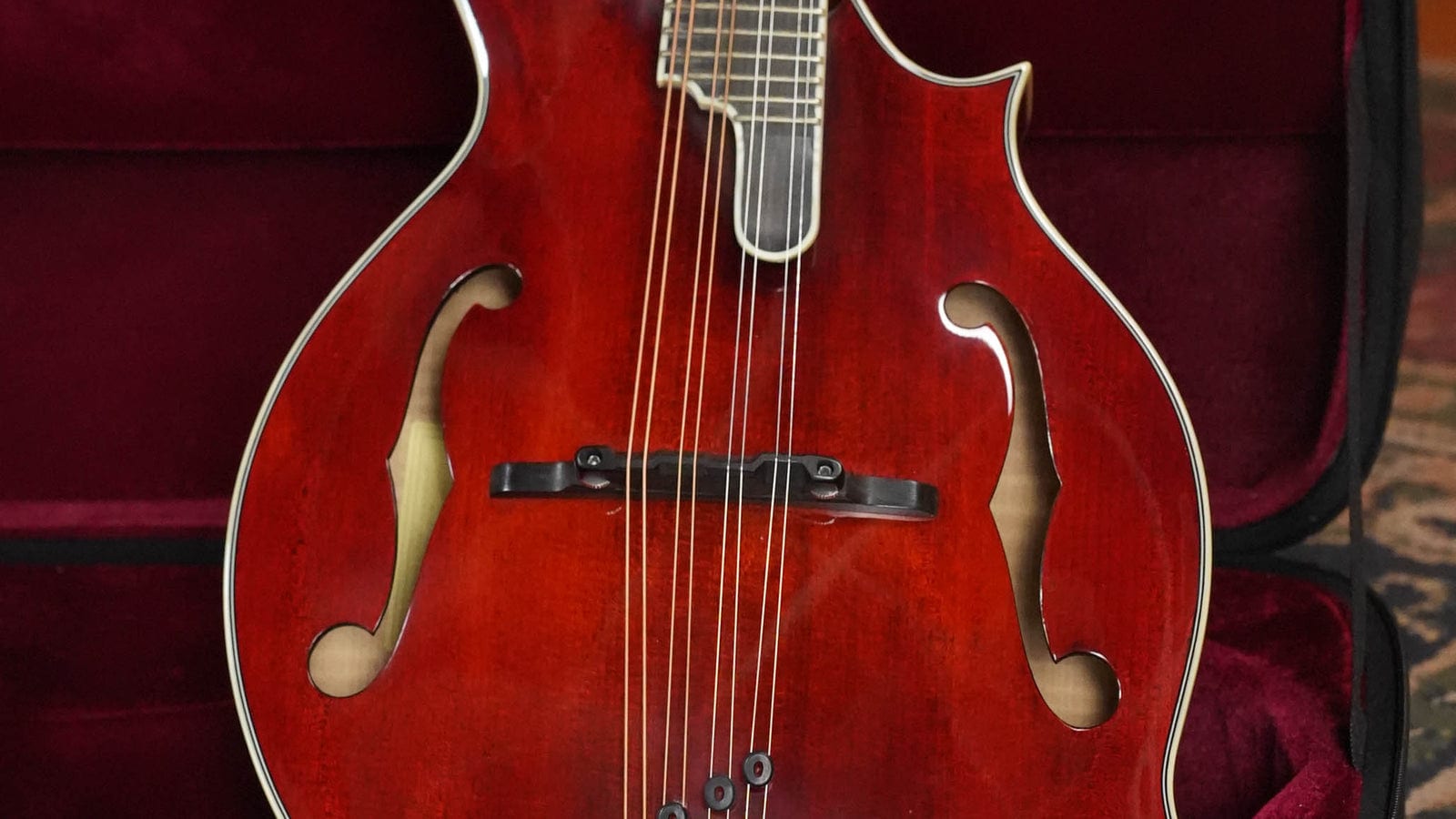 Gibson F9 vs Eastman MD815: Is a Gibson Mandolin Worth It?