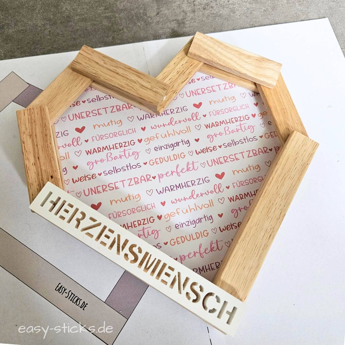 Keraflott Stick wird mit Holzleim aufgeklebt